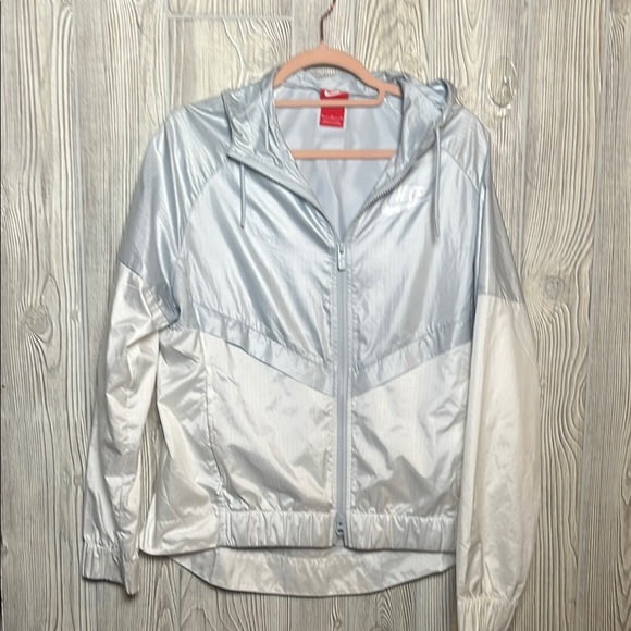 Nike Womens Size Medium Windrunner Track Jacket Pure Platinum/White - Picture 1 of 8